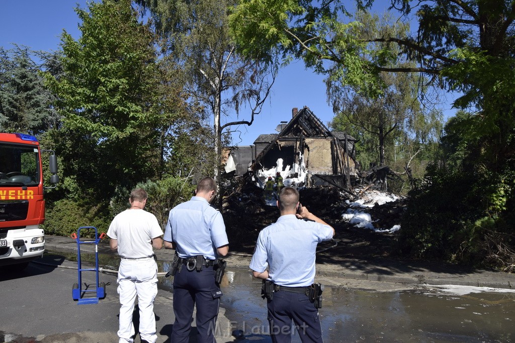 Grossfeuer Einfamilienhaus Siegburg Muehlengrabenstr P1375.JPG - Miklos Laubert